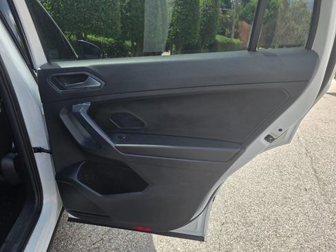 Used 2021 Volkswagen Tiguan SE R-Line image 30