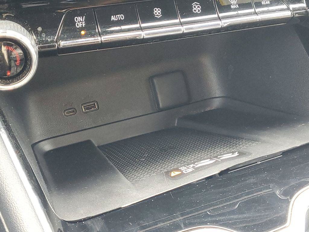 Used 2024 Chevrolet Traverse LT w/ LPO, Floor Liner Package AWD/4WD image 18