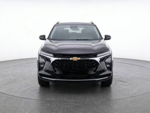 Used 2025 Chevrolet Trax LT w/ LT Convenience Package FWD image 2