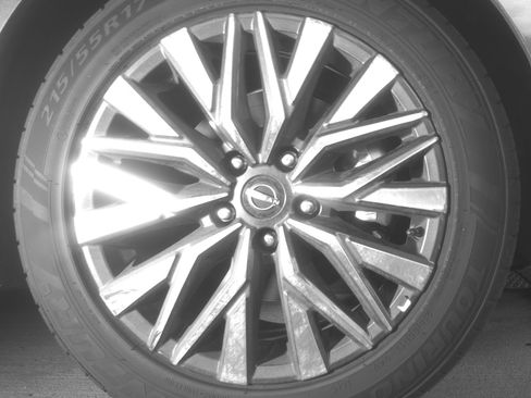Used 2025 Nissan Altima 2.5 SV FWD image 13