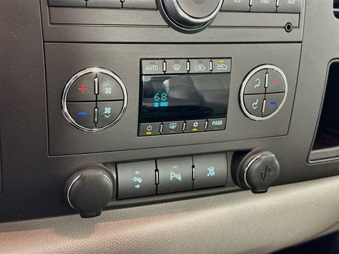 Used 2010 GMC Sierra 1500 SLE w/ Power Pack Plus AWD/4WD image 19
