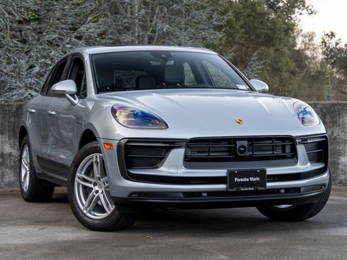 Certified 2025 Porsche Macan image 6
