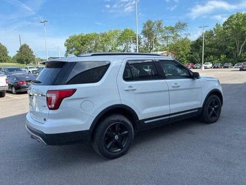 Used 2016 Ford Explorer XLT w/ Equipment Group 202A AWD/4WD image 8