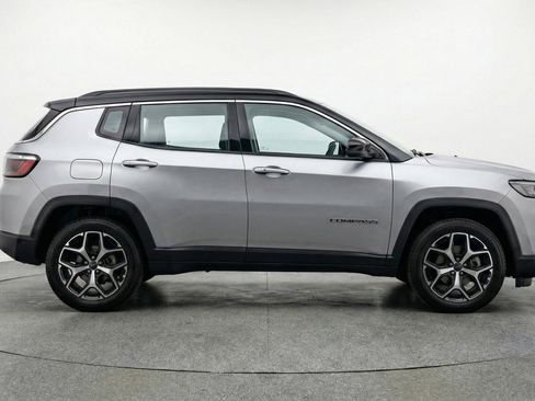 Used 2025 Jeep Compass Limited AWD/4WD image 11