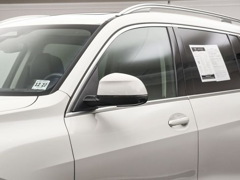 Used 2023 BMW X7 xDrive40i w/ Dynamic Handling Package image 14