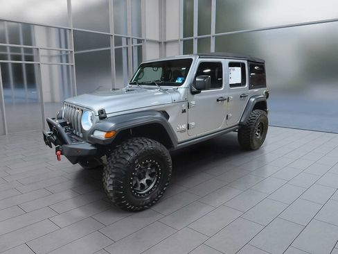 Used 2018 Jeep Wrangler Unlimited Sport S AWD/4WD image 4