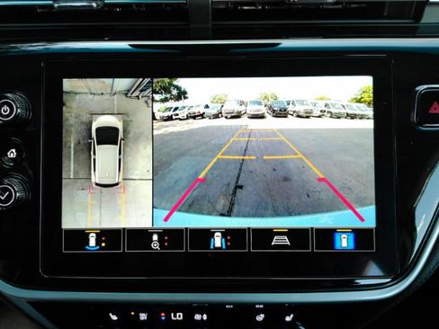 Used 2023 Chevrolet Bolt LT FWD image 9