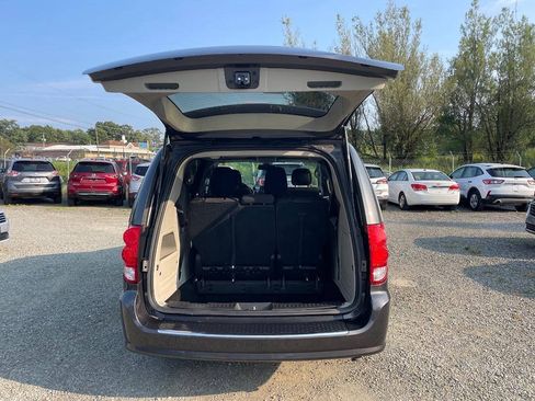 Used 2019 Dodge Grand Caravan SE FWD image 27