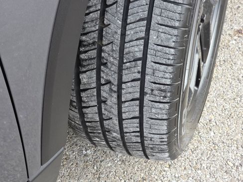 Used 2021 Chevrolet Traverse LS w/ LPO, Black Accent Package image 8