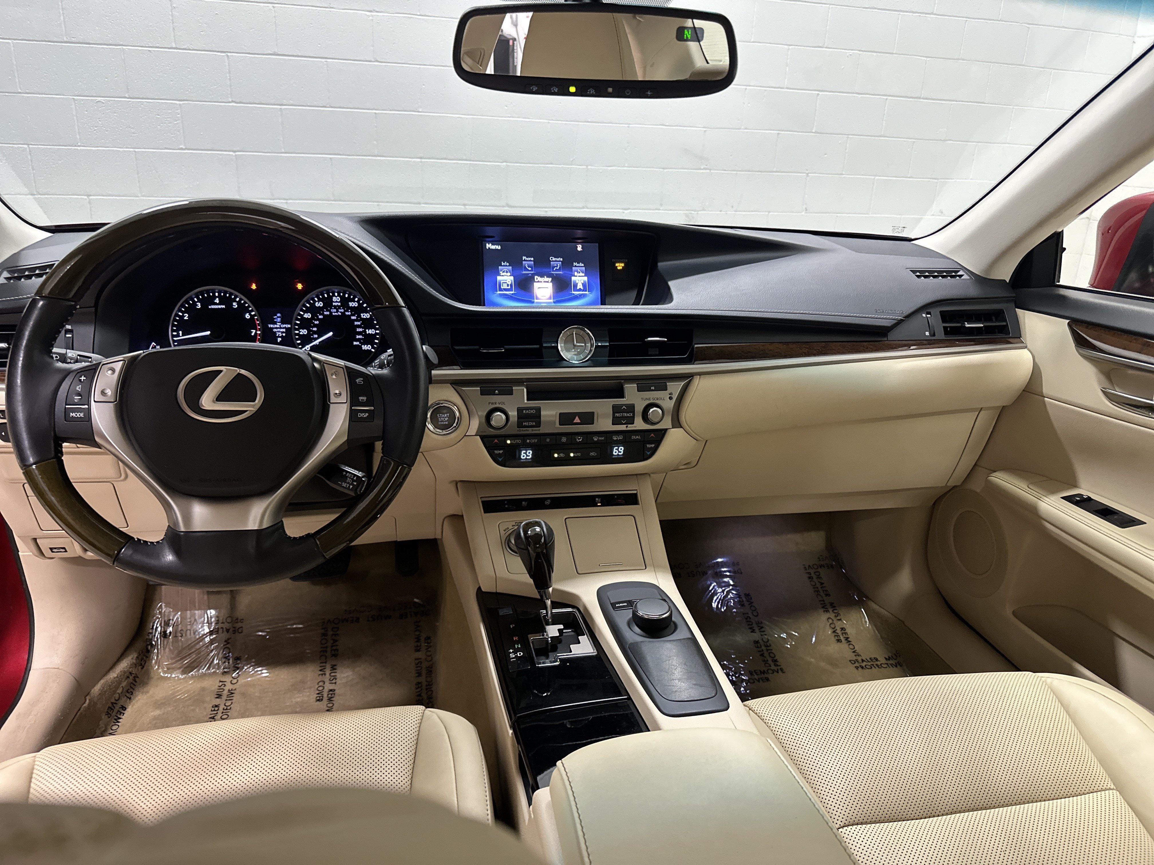Used 2015 Lexus ES 350 w/ Premium Package FWD image 29