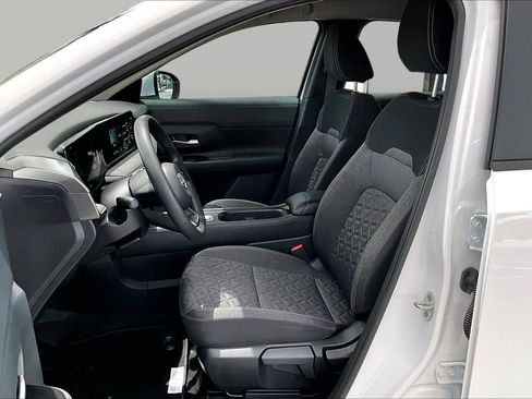 Used 2025 Nissan Kicks SV w/ Charging Package FWD image 8