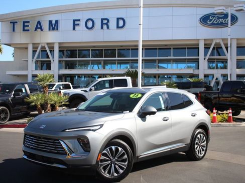 Used 2025 Buick Envision Preferred AWD/4WD image 2