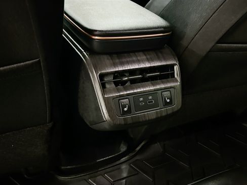 Used 2024 Nissan Ariya AWD image 28