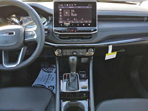 New 2026 Jeep Compass Latitude image 11
