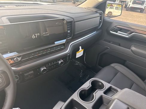 New 2026 GMC Sierra 1500 SLT w/ X31 Off-Road Package AWD/4WD image 12