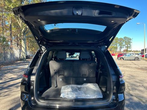 New 2025 Jeep Grand Cherokee L Limited image 30