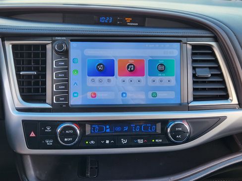 Used 2018 Toyota Highlander Plus FWD image 18