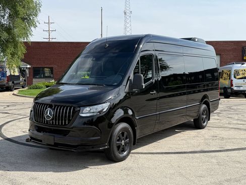 Used 2020 Mercedes-Benz Sprinter 2500 image 2