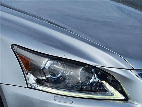 Used 2014 Lexus LS 460 w/ Comfort Package RWD image 4
