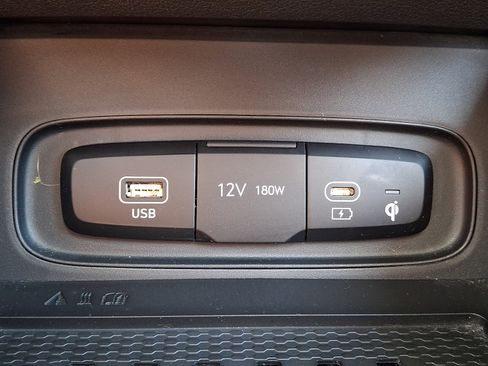 Certified 2023 Hyundai Venue Limited FWD image 23