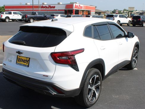 Used 2024 Chevrolet Trax RS FWD image 8