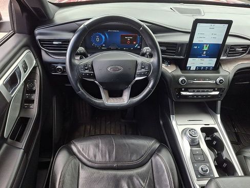 Used 2020 Ford Explorer Platinum w/ Premium Technology Package AWD/4WD image 11