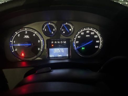 Used 2010 Cadillac Escalade Premium image 6