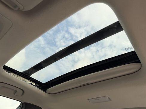 Used 2023 Toyota Corolla Cross LE w/ Moonroof Package FWD image 28