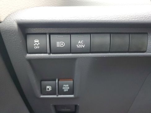 Used 2024 Toyota Sienna XLE image 28