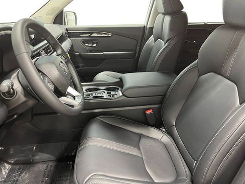 New 2025 Honda Pilot Touring image 9
