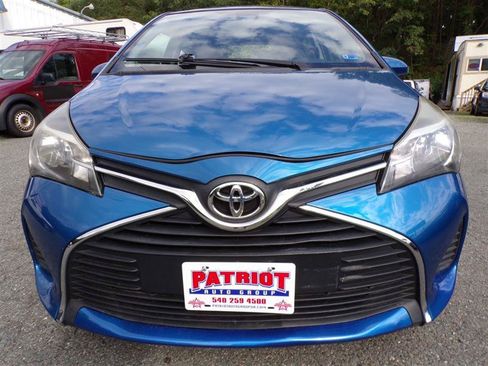 Used 2017 Toyota Yaris 4-Door Hatchback FWD image 2
