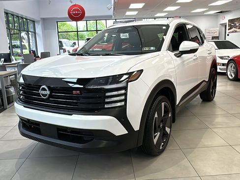 New 2025 Nissan Kicks SR w/ Illumination Package AWD/4WD image 1