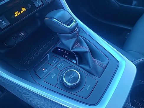 Used 2023 Toyota RAV4 SE image 21