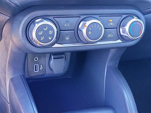 Used 2025 Nissan Versa S w/ Trunk Package image 23