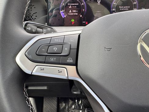 New 2025 Volkswagen Tiguan SE image 26