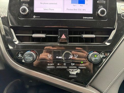 Used 2024 Toyota Camry SE image 19