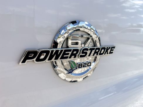Used 2015 Ford F250 XLT w/ XLT Interior Package AWD/4WD image 9