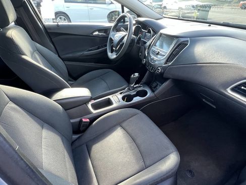 Used 2017 Chevrolet Cruze LT w/ Convenience Package image 14