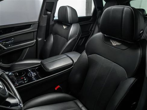 Used 2018 Bentley Bentayga image 5