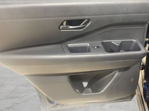 Used 2025 Nissan Pathfinder SV AWD/4WD image 16