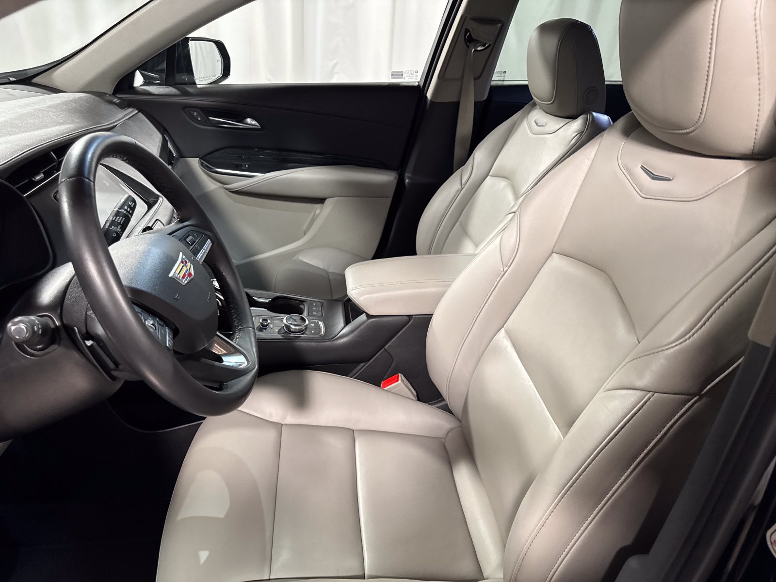 Used 2023 Cadillac XT4 Premium Luxury AWD/4WD image 3