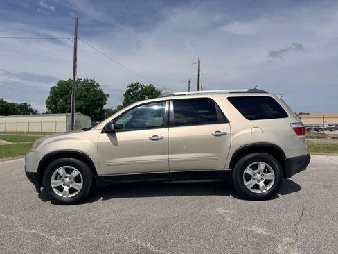 Used 2010 GMC Acadia SLE FWD image 6