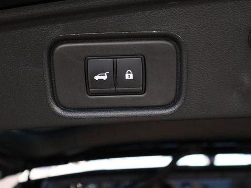 Certified 2025 Nissan Pathfinder SL image 12