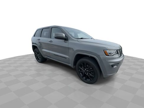 Used 2022 Jeep Grand Cherokee Laredo X image 9