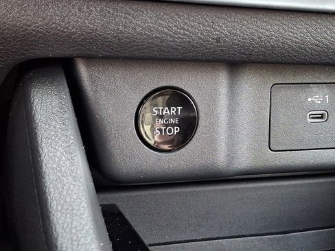 Used 2024 Nissan Rogue SV image 27