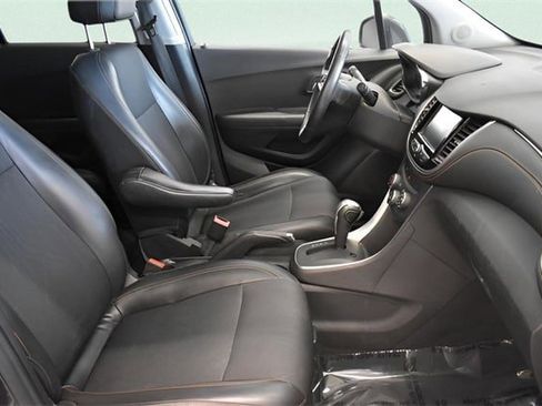 Used 2017 Chevrolet Trax LT w/ LT Convenience Package image 21