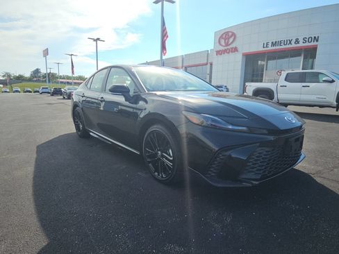 Used 2026 Toyota Camry SE FWD image 1