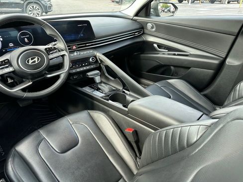 Used 2024 Hyundai Elantra Limited image 18