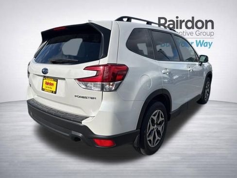 Used 2023 Subaru Forester Premium image 9