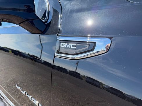 Used 2023 GMC Yukon SLT w/ SLT Premium Package AWD/4WD image 16